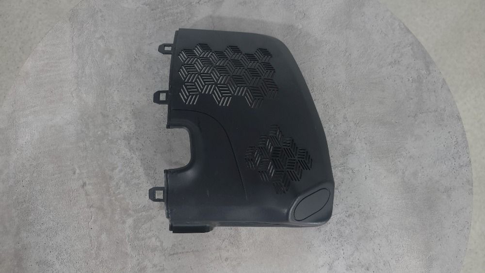 Накладка лобового стекла левая