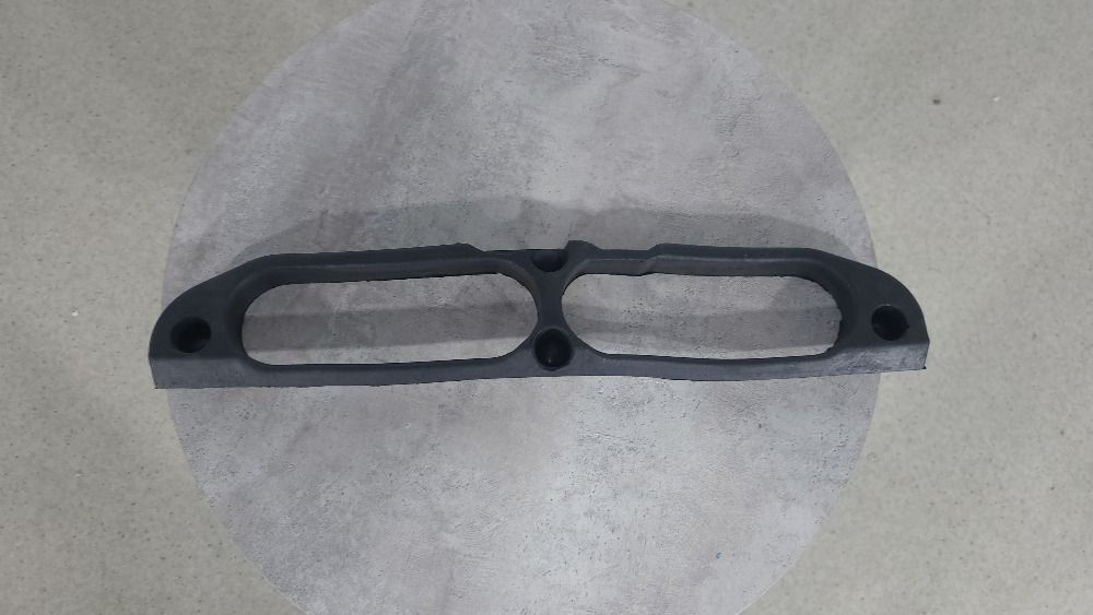 Уплотнитель капота