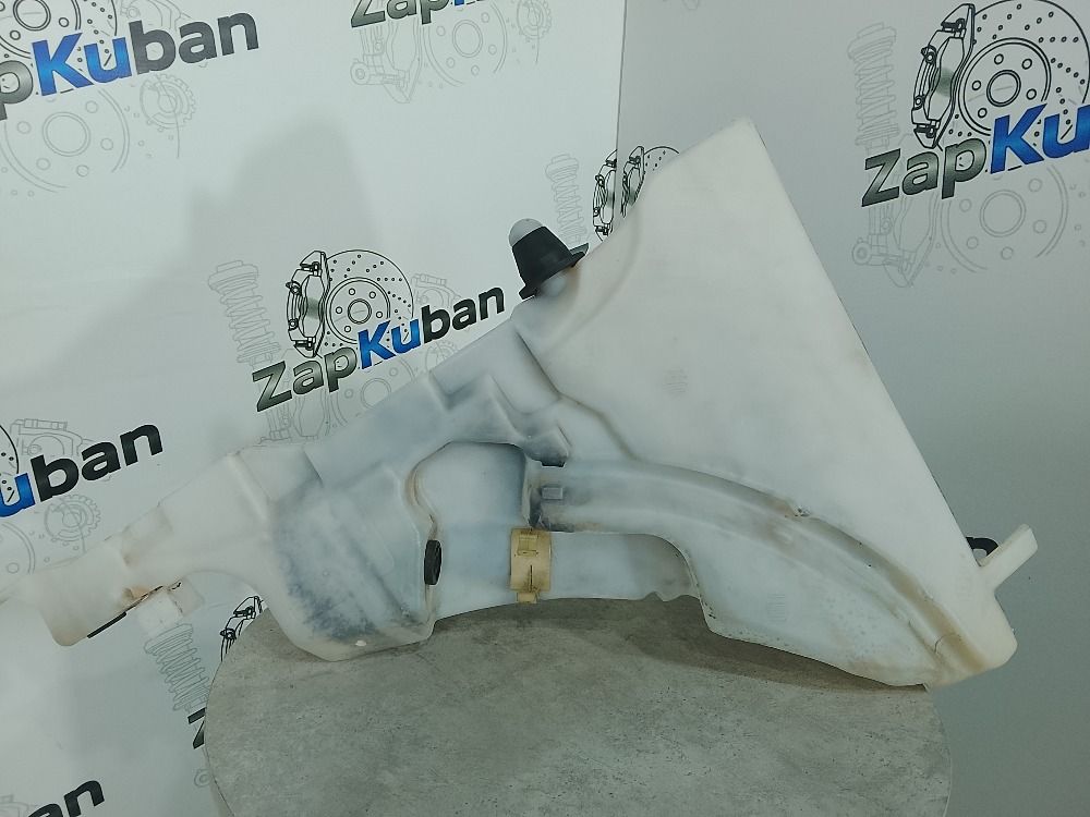 Бачок омывателя лобового стекла